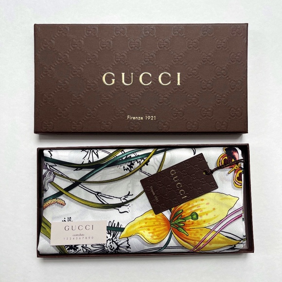 New Gucci Scarf Flora Infinity Print White Silk Scarf Wrap with Gucci Gift Box - Picture 1 of 15